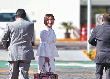 Denuncian hackeo de teléfono de Rosario Robles y solicitud de dinero