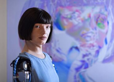 Ai-Da, la artista robot devela su primer retrato de la reina Isabel II