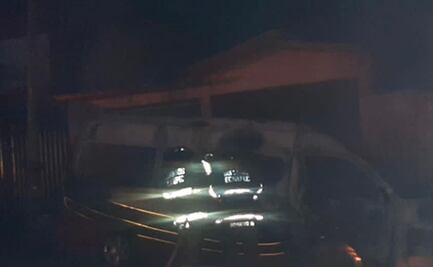 Incendian combi de pasajeros en Ecatepec; indagan posible extorsión