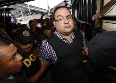 Arriba Javier Duarte a tribunal para audiencia en Guatemala