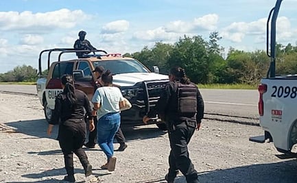 Policías localizan en carretera de Tamaulipas a mujer originaria de Houston; llevaba dos días caminando