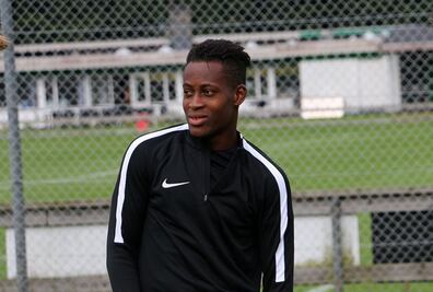 Debuta futbolista africano con los Tiburones Rojos