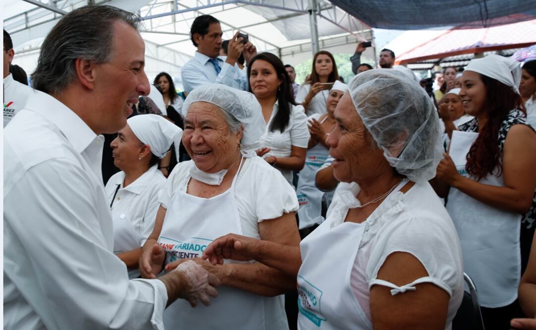 José Antonio Meade convive con personal del comedor comunitario de la colonia Héroes de Nacozari en el municipio de Juárez. /Especial