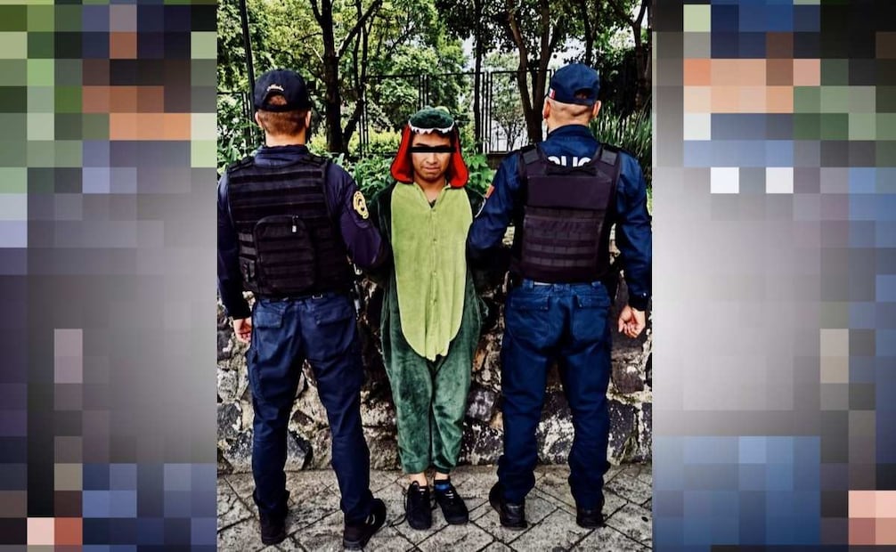 Un hombre de 28 años, vestido con un mameluco tipo pijama de dinosaurio, fue detenido por policías de la Secretaría de Seguridad Ciudadana (SSC) luego de que presuntamente asaltó. | Foto: Especial.