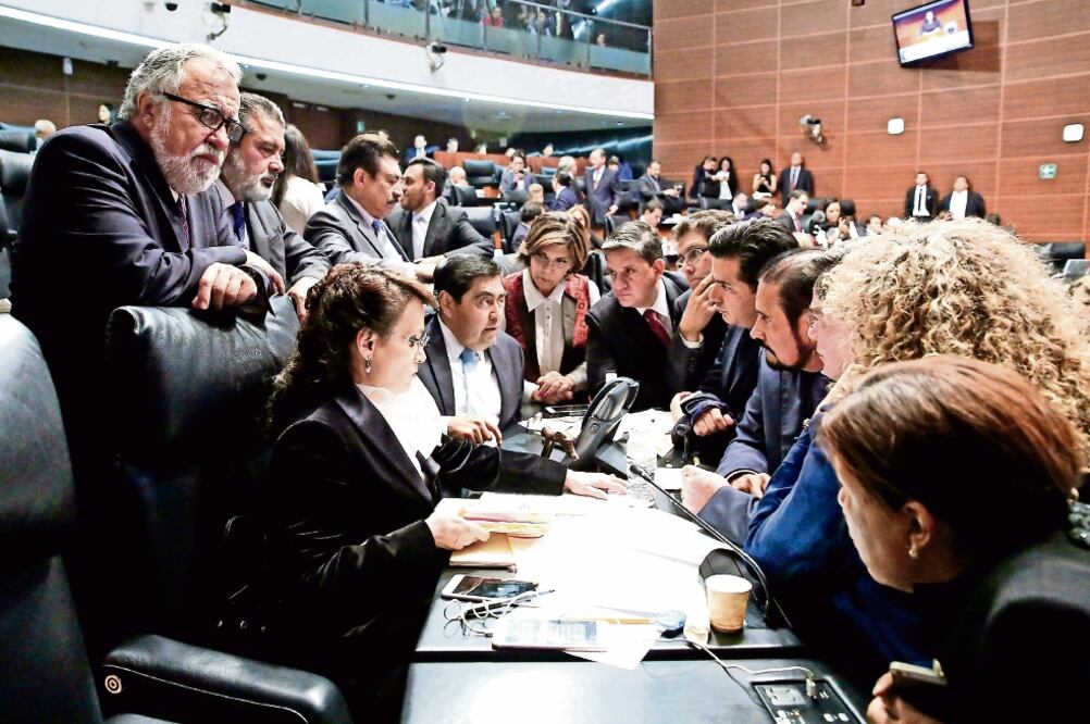 En sesión extraordinaria convocada por la Comisión Permanente para avalar los temas pendientes del pasado periodo ordinario, los senadores coincidieron en que el Sistema Nacional Anticorrupción fortalecerá las instituciones (ESPECIAL)