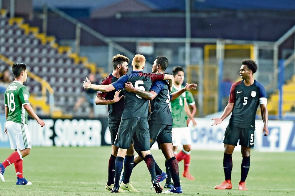 La selección de las barras y las estrellas sorprendió a la de México con un cabezazo en un tiro de esquina. FOTO: ROBERTO MAYA. IMAGO7