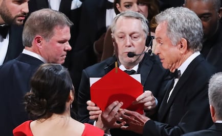 Culpable del error en los Oscar se la pasó tuiteando