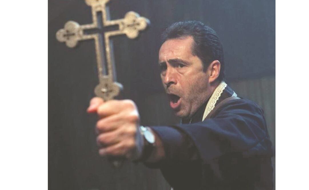 El actor mexicano interpreta a un sacerdote católico. (WARNER PICTURES)
