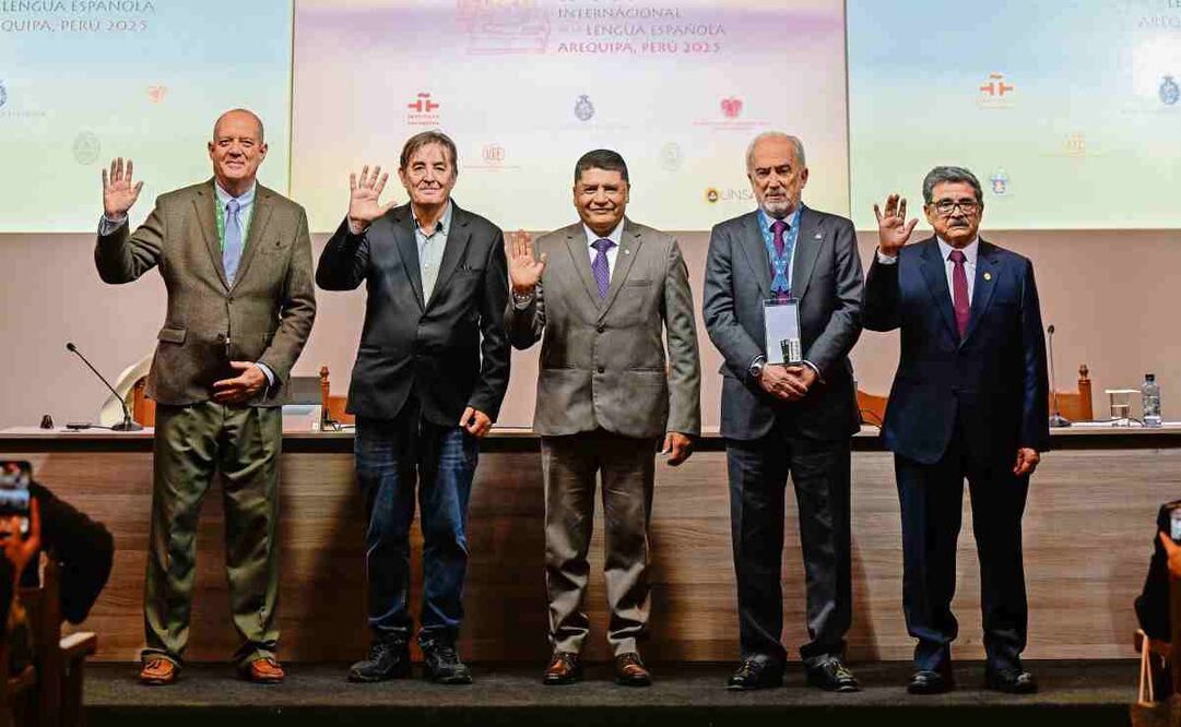En rueda de prensa (de izquierda a derecha): Luis García Montero, director del Instituto Cervantes; Victor Hugo Rivera, alcalde de Arequipa; y Santiago Muñoz Machado, director de la Real Academia Española. Foto: CILE Arequipa 2025