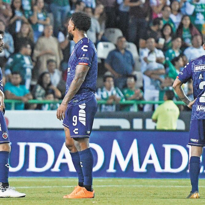 Al momento, nadie en el club jarocho tiene claro si continúa o deja a los escualos al final del torneo. IMAGO7