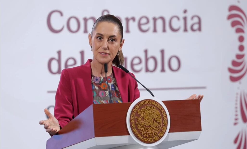 Luego que ayer Andrés Manuel López Beltrán, secretario de Organización de Morena, rechazó que él y su hermano Gonzalo hayan tramitado algún amparo para evitar una detención en su contra, Sheinbaum Pardo aseguró que esto es parte de una "campaña de calumnias" que busca dañar y desacreditar a la 4T y al expresidente Andrés Manuel López Obrados y sus hijos. Foto: Gabriel Pano/EL UNIVERSAL