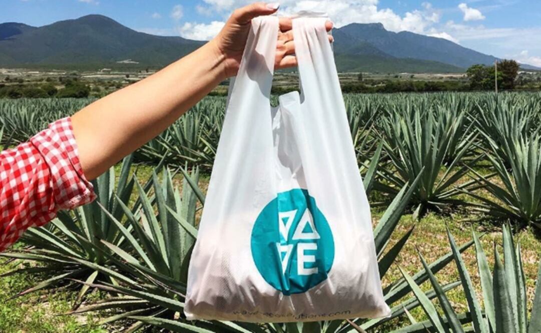 Roberto Guzmán founded Wave, an eco-friendly bag company - Photo: Taken from Wave's Twitter account