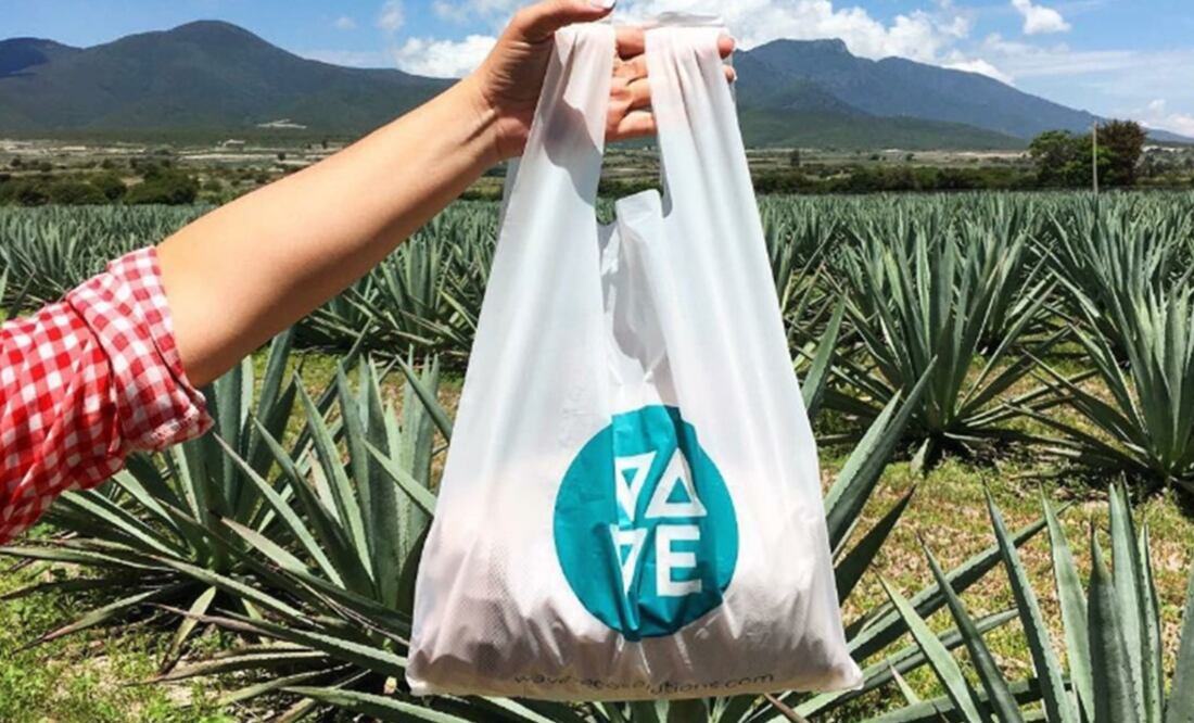 Roberto Guzmán founded Wave, an eco-friendly bag company - Photo: Taken from Wave's Twitter account