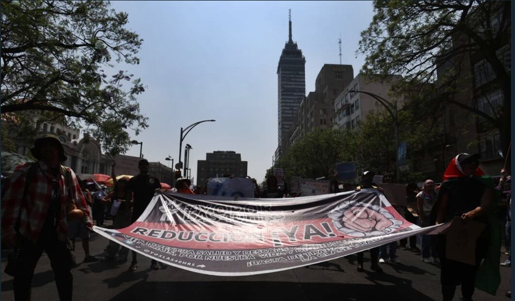 Colectivos de trabajadores se suman a la jornada de movilizaciones por el Día del Trabajo, el jueves 1 de mayo de 2025; comparten exigencia de reforma sobre 40 horas laborales. Foto: Gabriel Pano/EL UNIVERSAL