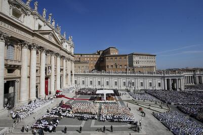Tras canonización de madre Teresa, Papa invita pizza a mil 500 sintecho