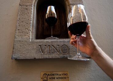 Italia retoma las ventanas de vino, un detalle arquitectónico de la Florencia de los Medici