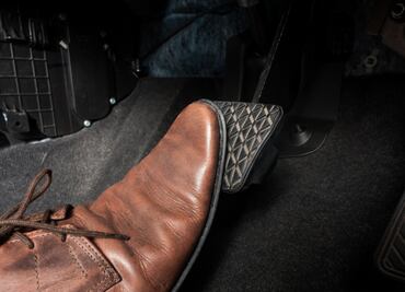 Olvídate del pedal de freno: mejor frena con un gesto de ceja