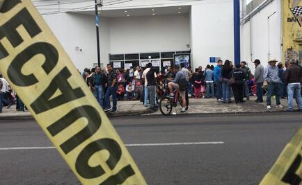 CNTE toma bancos en Michoacán