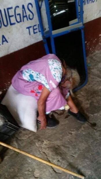 Abuelita muere en la soledad y en el abandono de un mercado de Oaxaca
