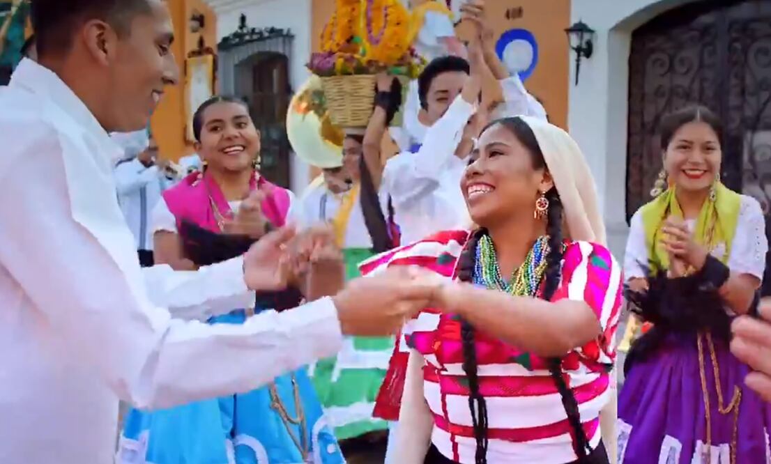 La actriz luce hermosa en un traje tradicional de su natal Oaxaca. Foto: Captura de pantalla