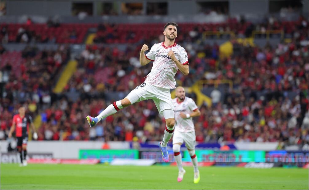 Paulinho celebra uno de sus tres goles ante el Atlas. FOTO: Imago7