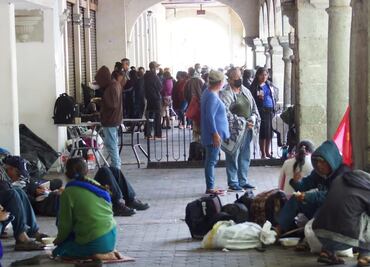 En vísperas de fiestas patrias, organizaciones toman como rehén al zócalo de Oaxaca