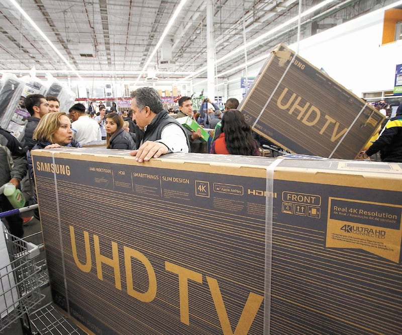 Equidad. El ISSSTE busca dar las mismas oportunidades de compra a empleados y a funcionarios. ARCHIVO EL UNIVERSAL