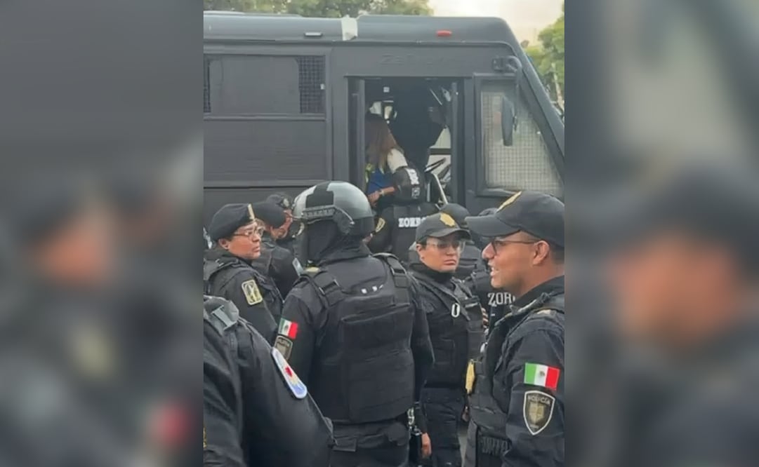 Detienen a 50 aficionados del América por alterar el orden público en Iztacalco; portaban artefactos explosivos.
Foto: Especial.
