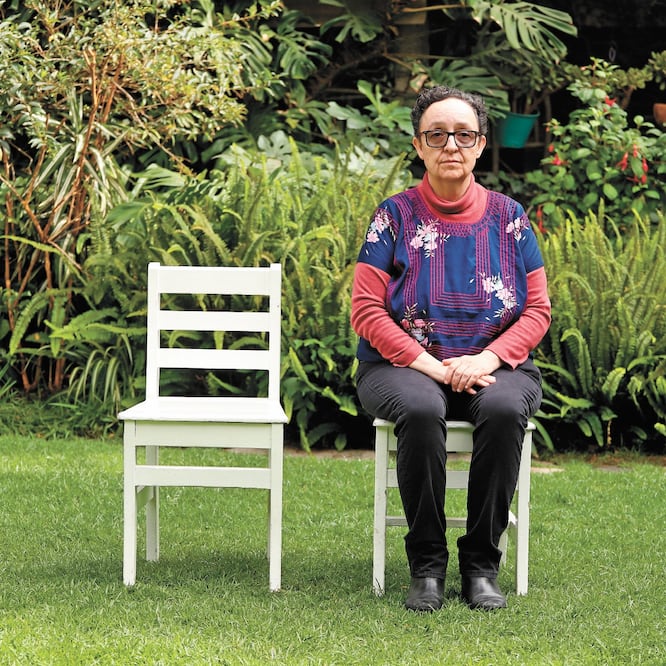 A través de redes sociales, Mónica Mayer, como otras artistas en muchos países, difundió una foto que recupera la escena de la escultura Statue of Peace. BERENICE FREGOSO. EL UNIVERSAL