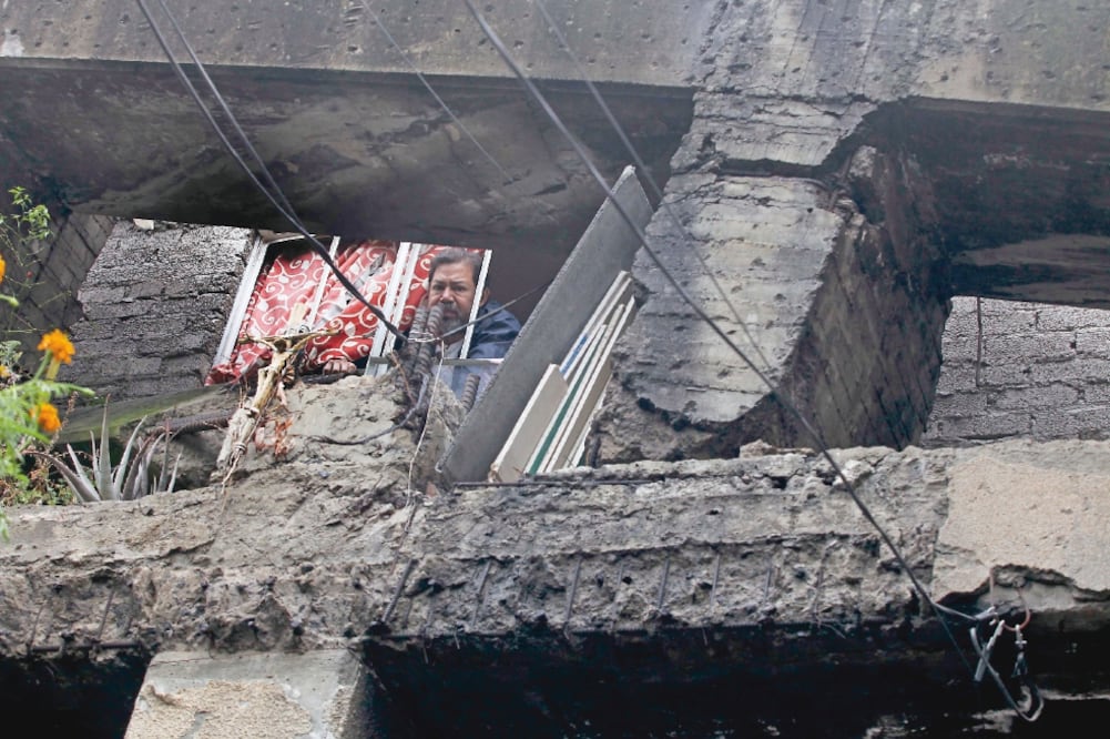 Líderes de varias organizaciones civiles y los mismos residentes del lugar están enterados que el inmueble puede venirse abajo en cualquier momento (JORGE SERRATOS. EL UNIVERSAL)