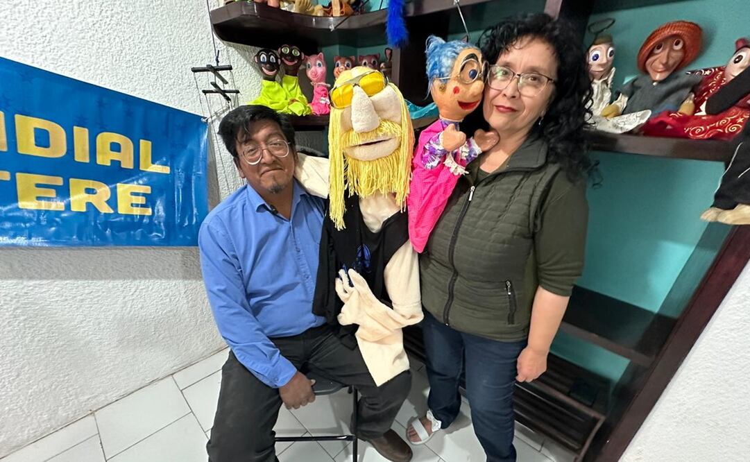 Hace 35 años inició con esta rama del arte que ha sobrevivido a las nuevas tecnologías y su prioridad es llevar mensajes de equidad y valores.
Fotografía: Claudia González