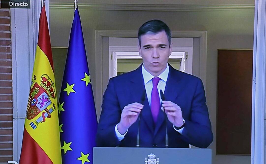 Una imagen de una pantalla de televisión tomada el 29 de abril de 2024 en Madrid muestra al primer ministro español, Pedro Sánchez, anunciando que permanecerá como primer ministro a pesar del acoso político. Foto: AFP