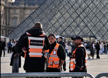 Sospechosos del robo de joyas en el Museo del Louvre "reconocen parcialmente" su participación los hechos