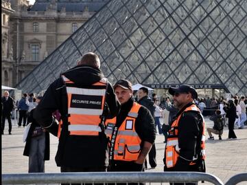 Gobierno de Francia admite una "subestimación crónica" del riesgo de robo en el Louvre