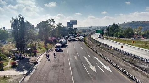 Bloquean por dos horas autopista México-Querétaro
