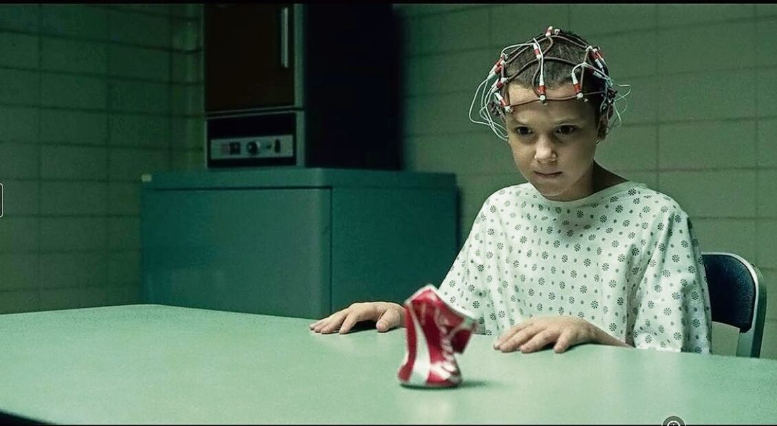 Will Byers desaparece misteriosamente en Hawkins, un pequeño pueblo que descubre la existencia del Mundo del Revés, una dimensión oscura y peligrosa. Foto: Netflix