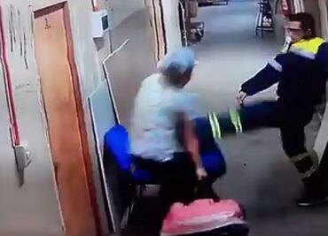 Video. Paramédico chileno golpea en el estómago a su novia embarazada