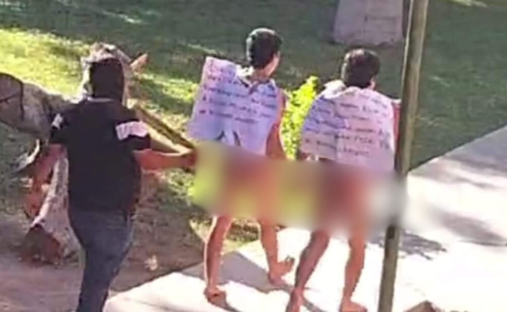 Dos jóvenes fueron desnudados y golpeados por presuntamente vender vapeadores en Sinaloa. Crédito de imagen: Redes sociales.. Fotos: de Miriam Ramírez.