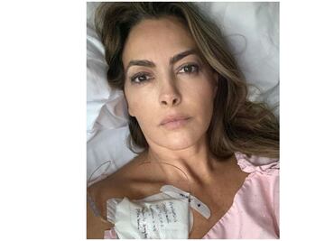 Verónica del Castillo muestra tumor benigno que le extirparon del ovario