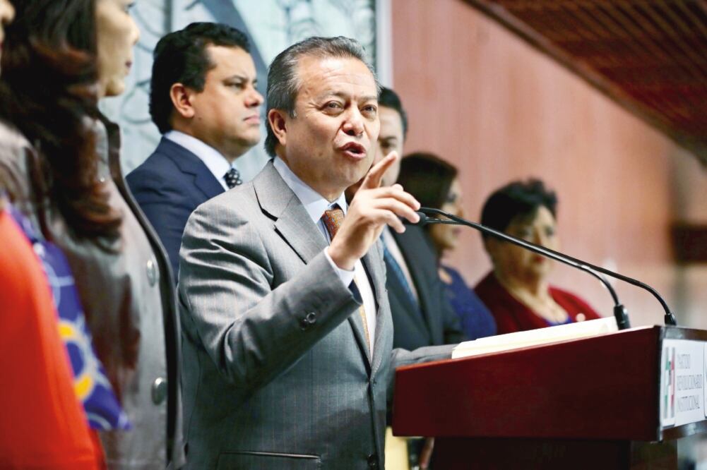 César Camacho aseguró que su bancada en la Cámara Baja busca que la ley de seguridad interior sea provechosa para los mexicanos (ARCHIVO EL UNIVERSAL)