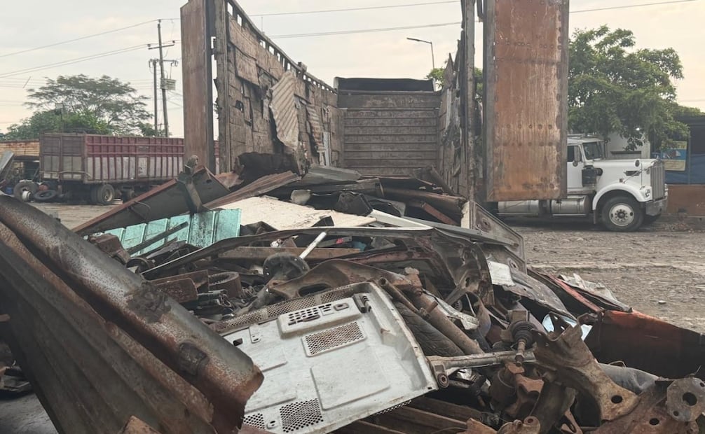 Hallan arsenal y cocaína en tráiler con chatarra en Tapachula. Foto: Especial
