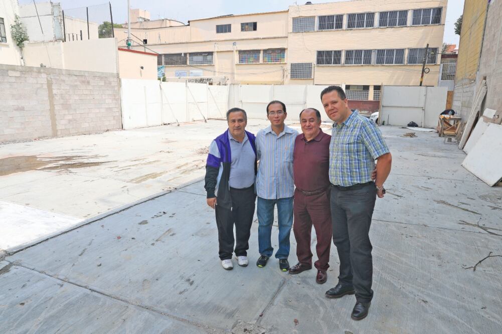 Vecinos de Balsas 18, en Benito Juárez, esperan que las autoridades les den “luz verde” para que inicie la reconstrucción de sus departamentos. Foto: IRVIN OLIVARES. EL UNIVERSAL