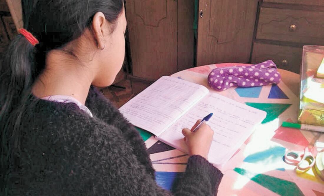 Sofi, hija de Viridiana, acaba de ingresar a la primaria. CORTESÍA