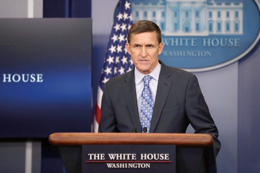 Primera baja. Michael Flynn, hasta ayer asesor de seguridad nacional de Estados Unidos, en foto del pasado día 1, en Washington. (CARLOS BARRIA. REUTERS)