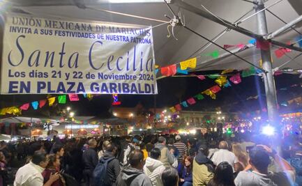 Con trompetas y guitarras celebran a Santa Cecilia, patrona de los mariachis, en Plaza Garibaldi; festejo es cada 22 noviembre