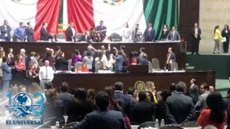 Diputados del PRI, PAN, MC y PRD protestan en tribuna por prisión preventiva