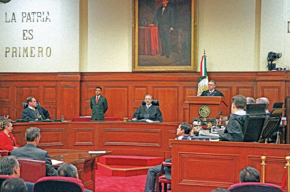 En la sesión del pleno de la SCJN, cada ministro emitió su voto por 21 de los 42 aspirantes que comparecieron, para integrar las ternas (ARCHIVO EL UNIVERSAL)