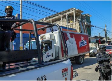 Coca-Cola, Pepsi, Corona y otras empresas reanudan reparto de productos en Acapulco; son resguardados por policías y militares