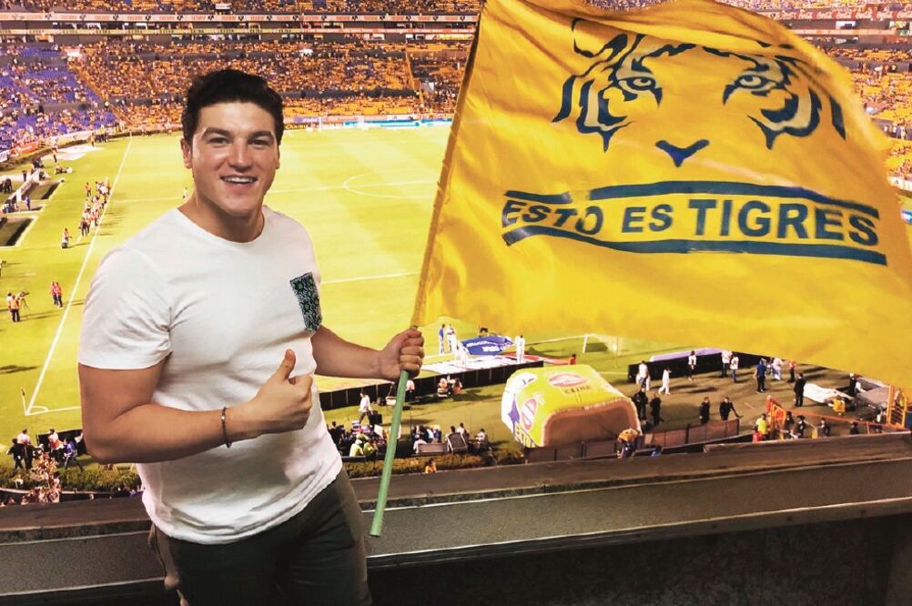 “SIN MARCAS, sigo apoyando a mi equipo”, fue lo que publicó Samuel García luego de ser criticado por usar una playera de un equipo de futbol con logotipos de marcas mencantiles durante su campaña (TOMADA DE TWITTER)