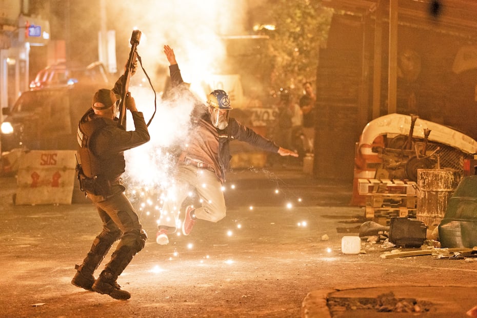 La cinta muestra el colapso de la sociedad venezolana, en una ciudad en donde las protestas son brutalmente reprimidas por las autoridades. Foto: Cinépolis Distribución